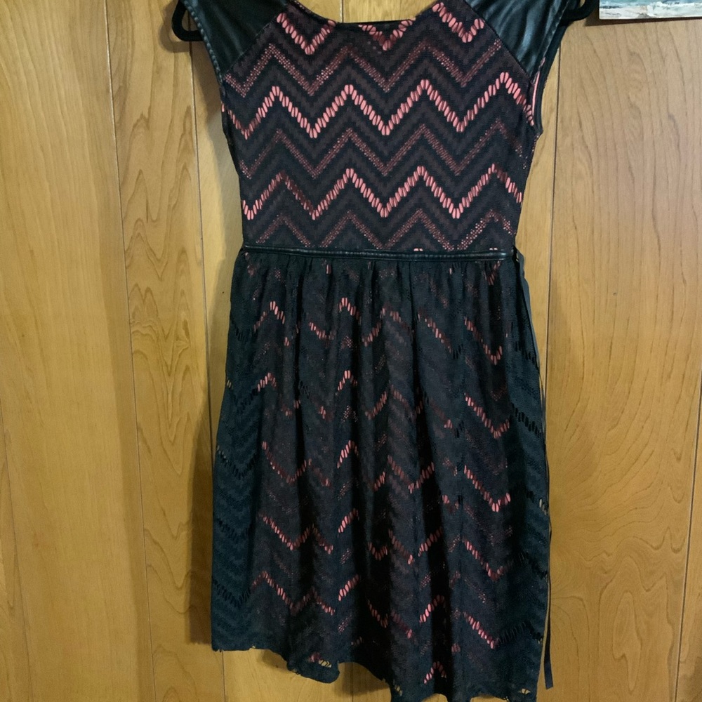 Black and Pink Zigzag Pattern Dress